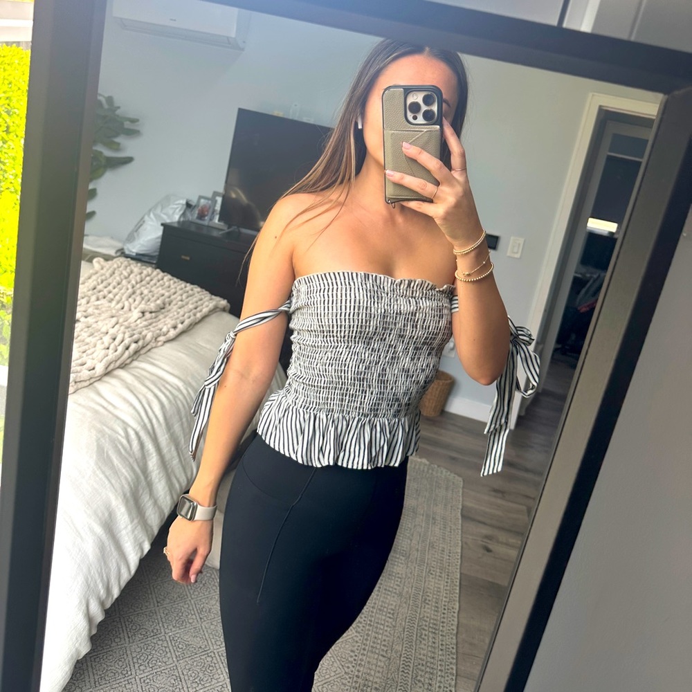 Fitted crop top with ties around the arms